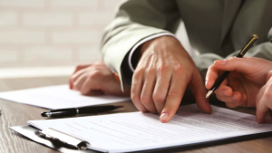 خرید دین چیست؟ (تفاوت خرید دین در اسلام و قانون)