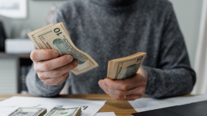 کرادفاندینگ یا صندوق درآمد ثابت؟ مقایسه سود، ریسک و نقدشوندگی