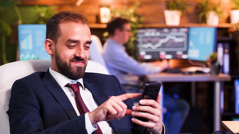 نقش کارگزاری‌ ها در سرمایه‌ گذاری بر روی صندوق‌ های درآمد ثابت